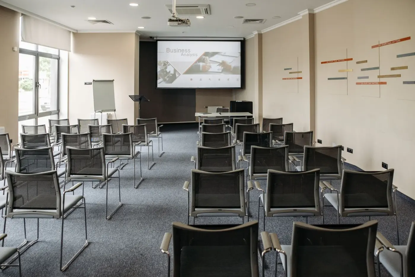 Conference seating for institutional dialogue