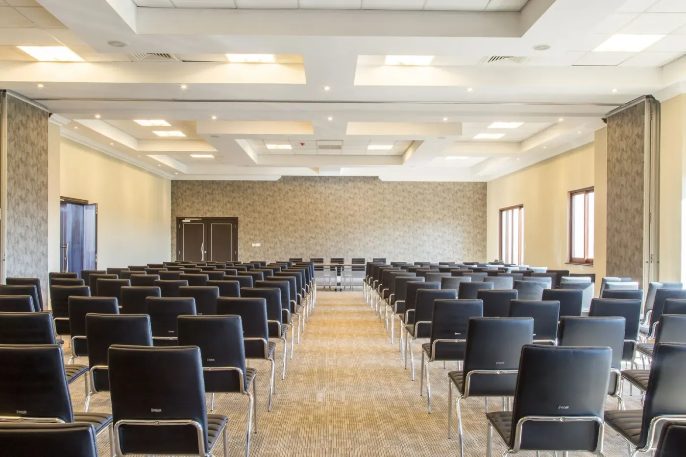 An empty auditorium for expert dialogue